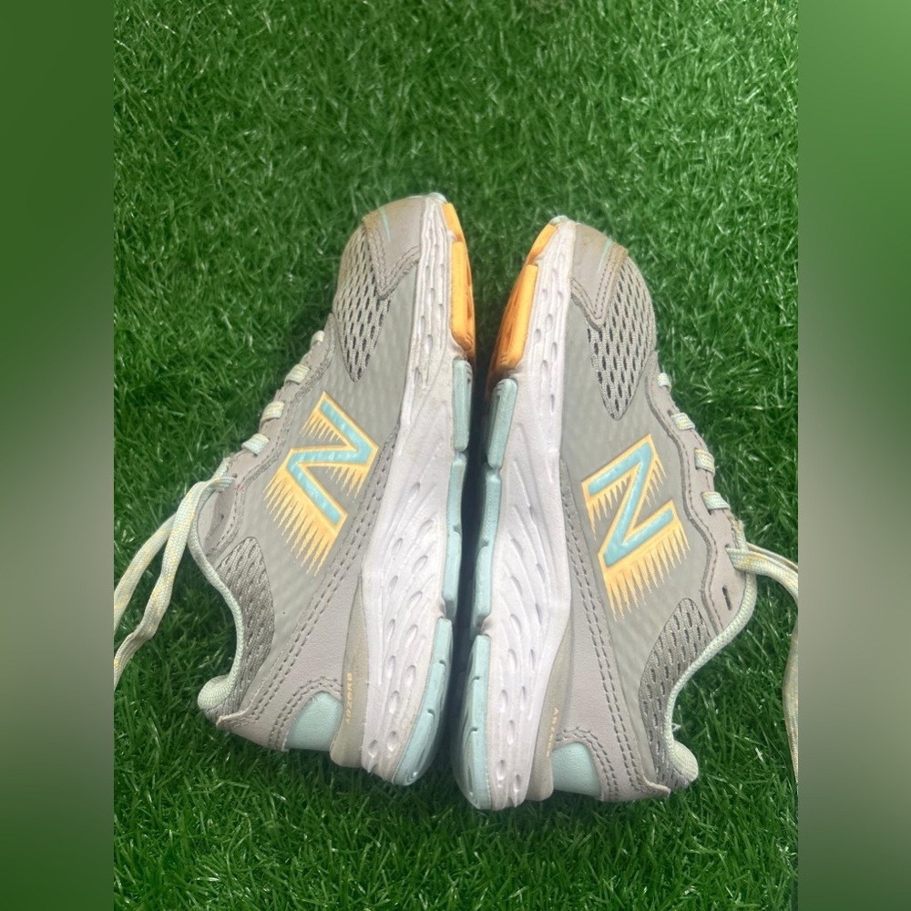 New Balance Kids' Gray and Orange Shoes Size 11